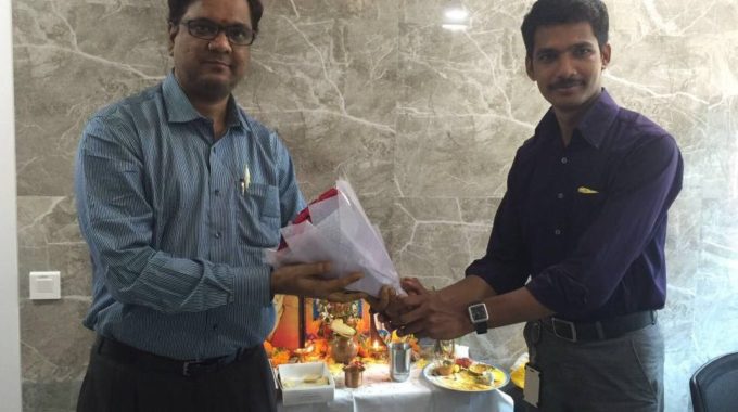 Dr Arun Kanala our thoracic oncology having a gift ? from patient in India ?? before join his position in Alzahra cancer center in December 2017.